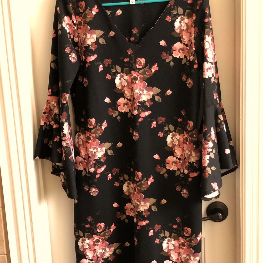 Women’s floral, bell sleeved dress. Ideal for office use, dinner, or party.